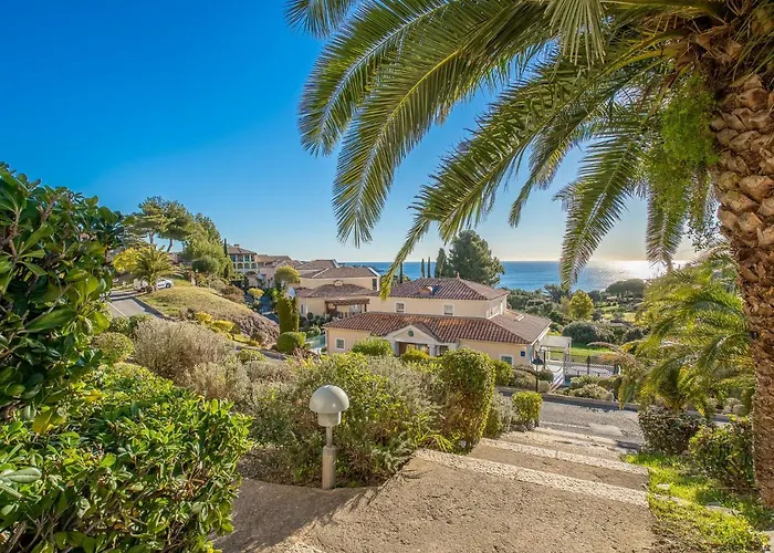 Apartamento Le Belvedere - R0 145 By Interhome Saint-Raphaël