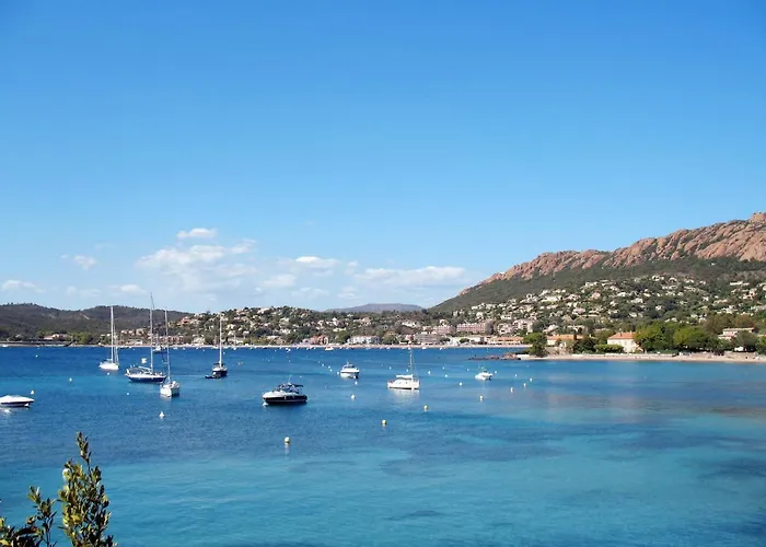 Apartment Le Belvedere - R0 145 By Interhome Saint-Raphaël